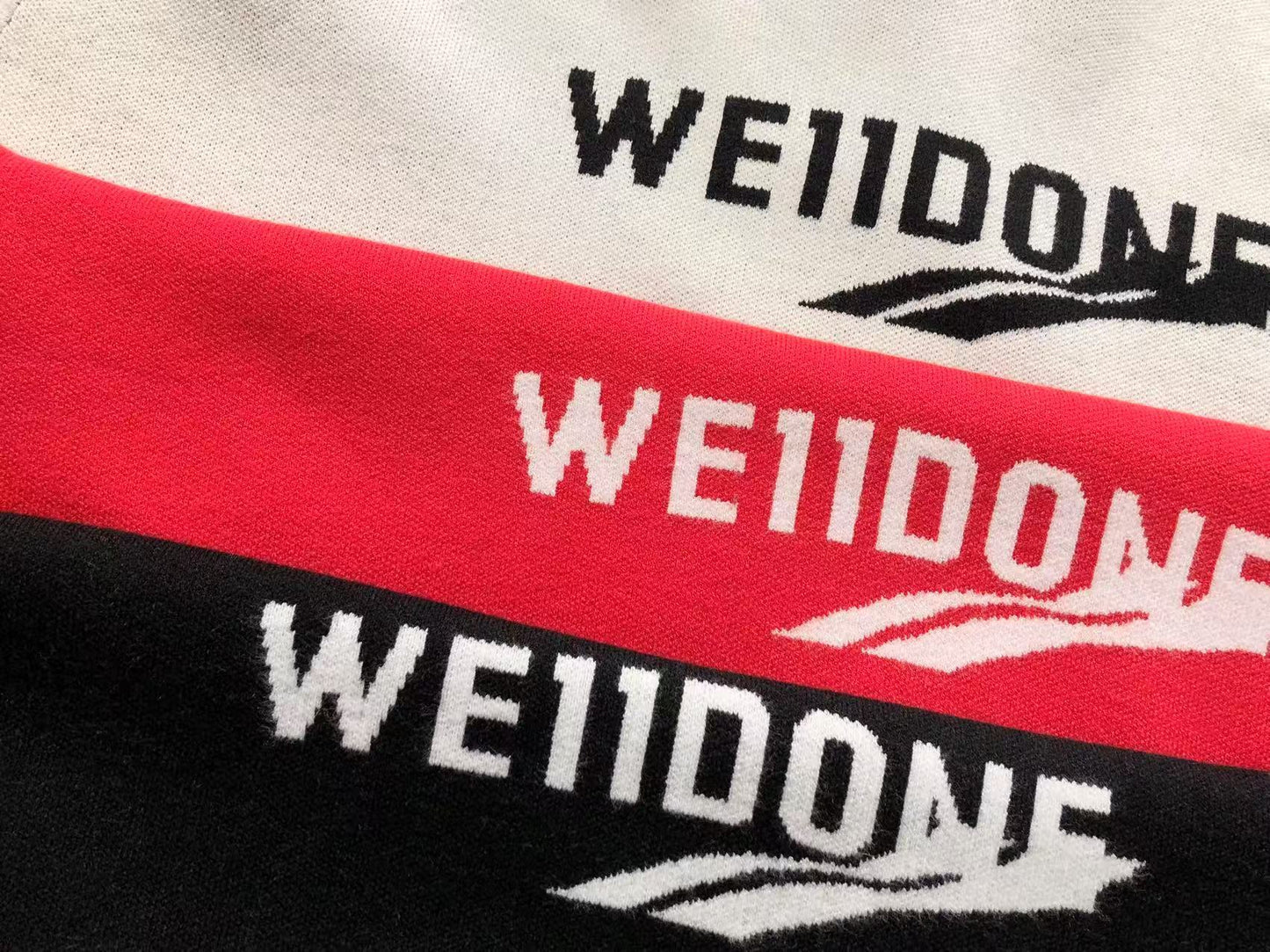 W - SWEATER