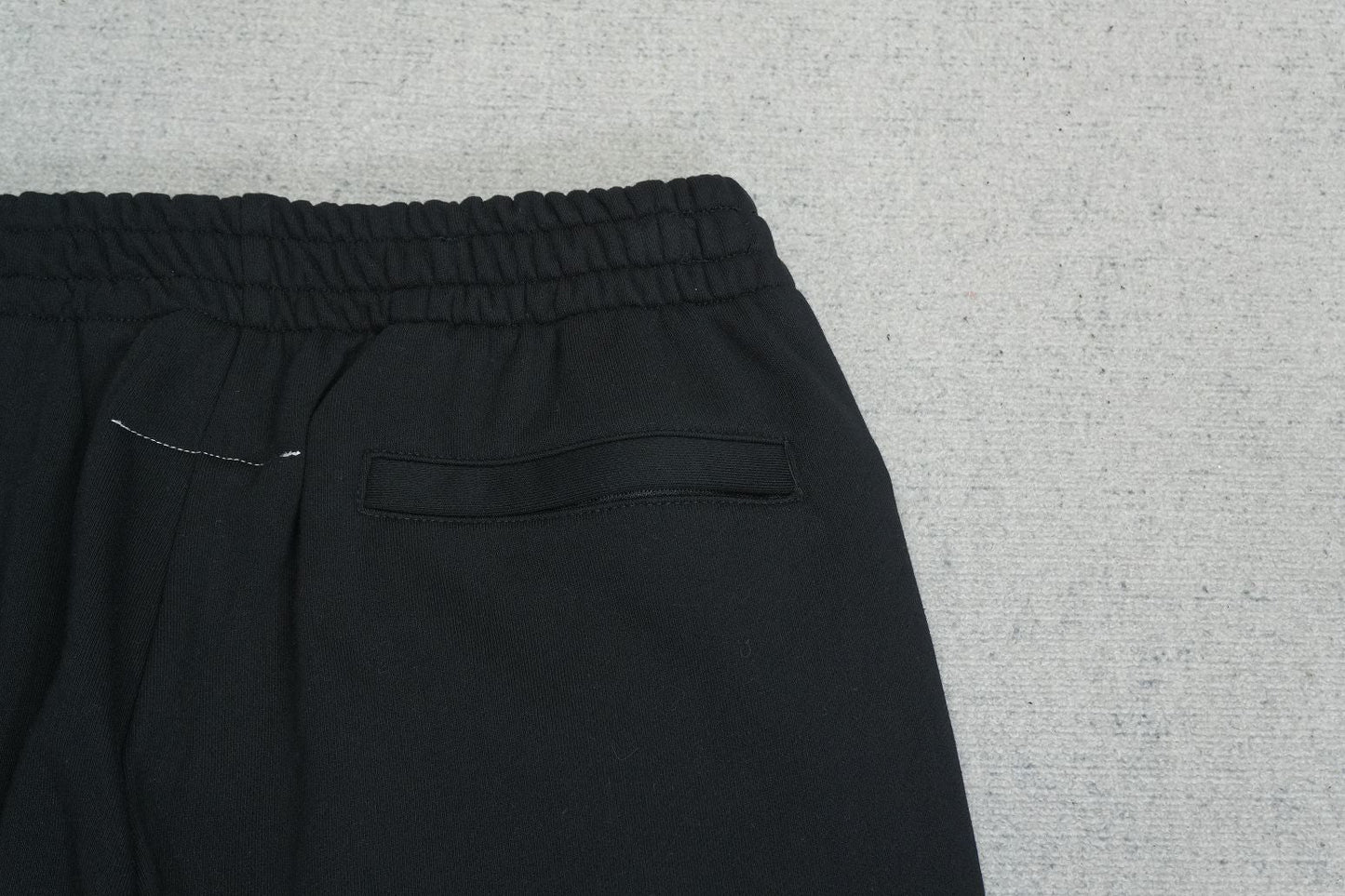 M - SWEATPANTS