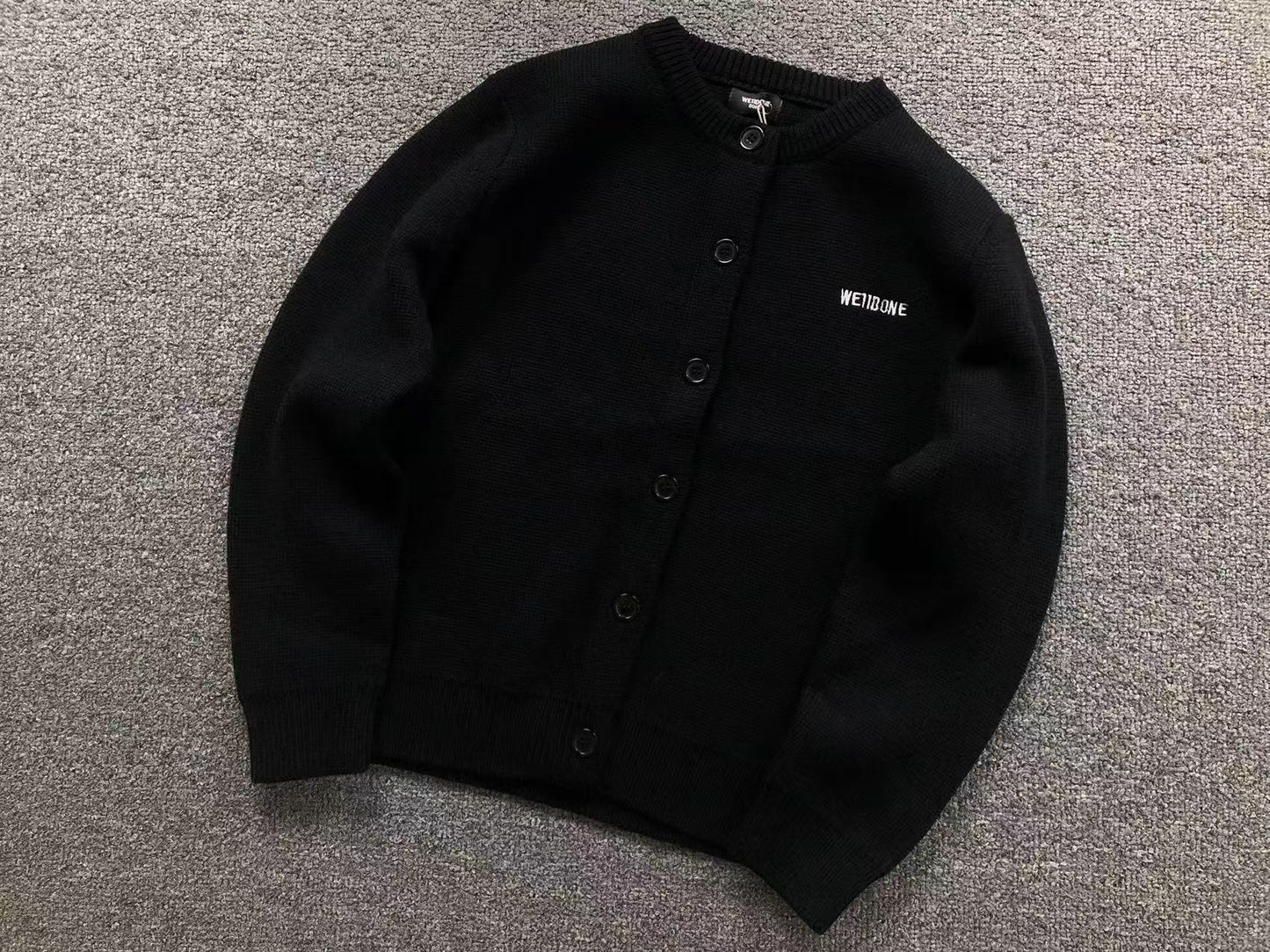 W - SWEATER