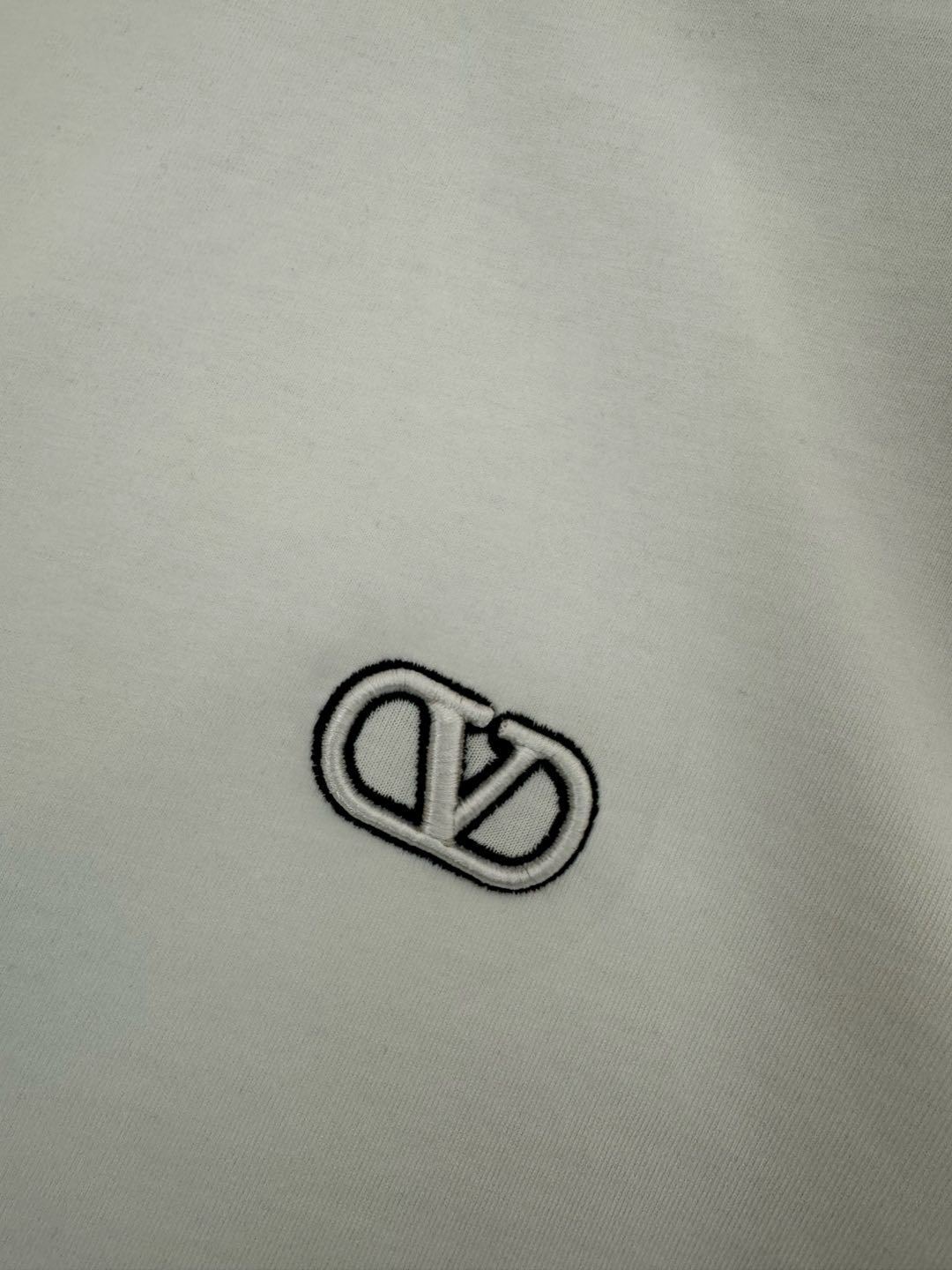 V - TSHIRT