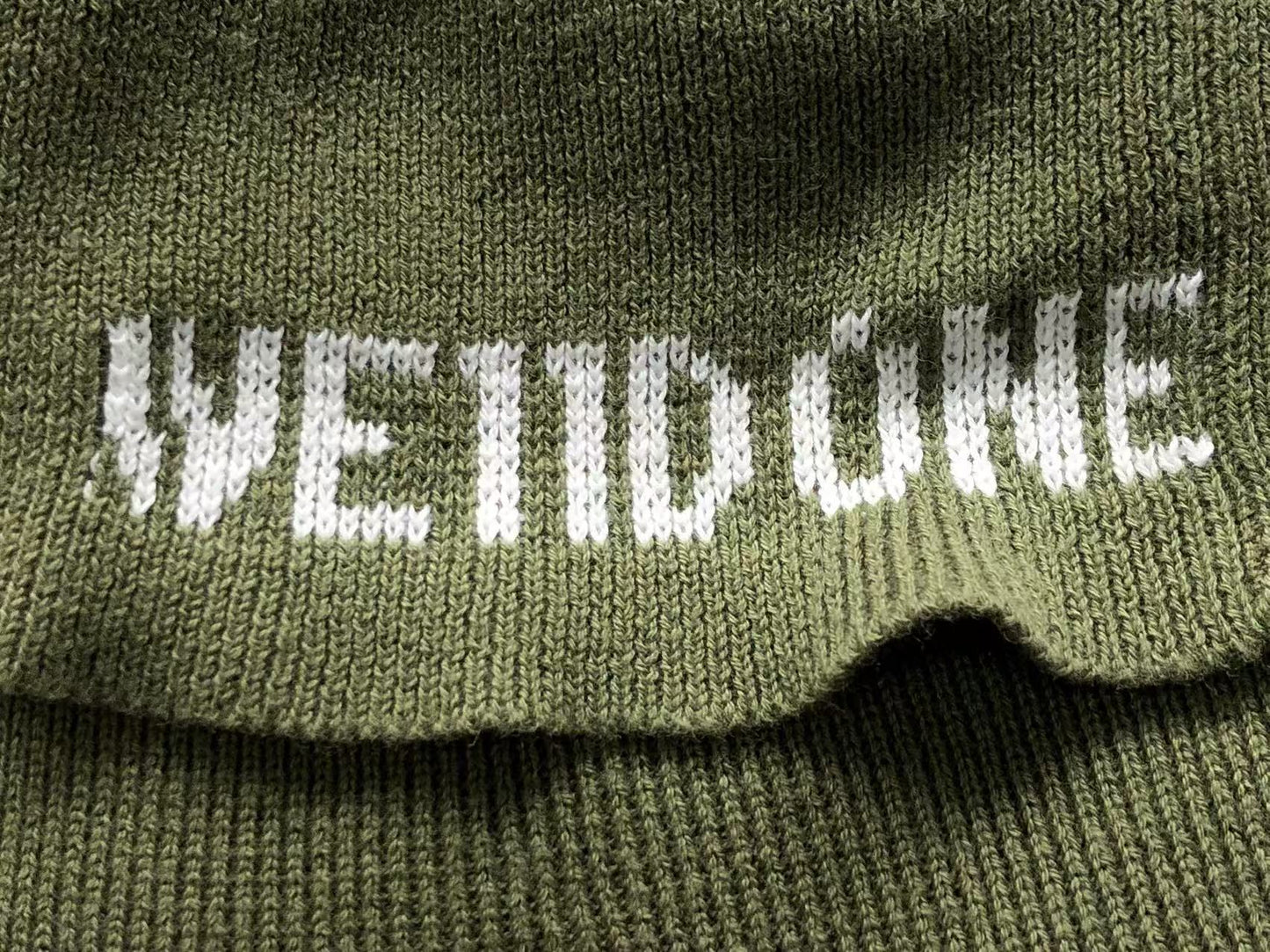 W - SWEATER