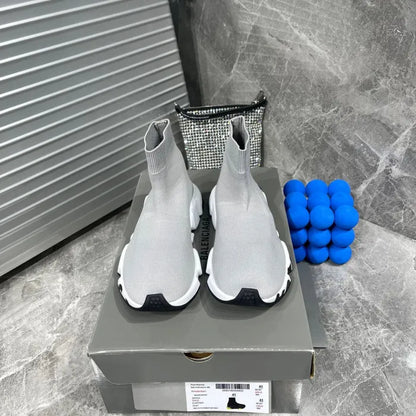 B - SNEAKERS