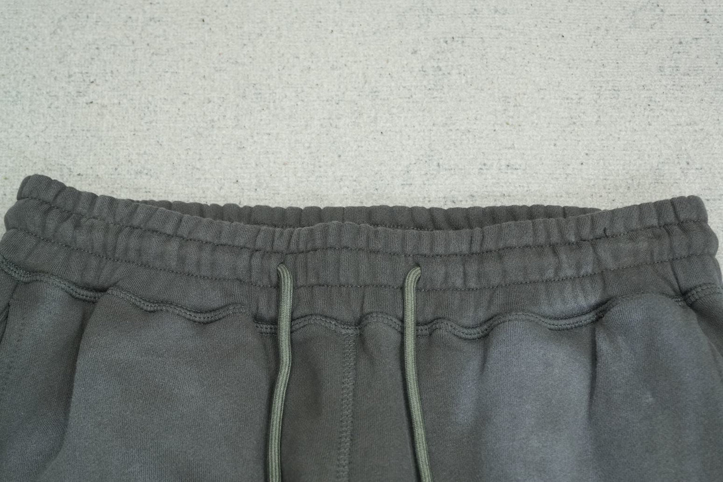 S - SWEATPANTS