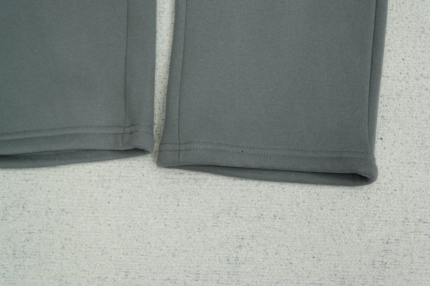 B - SWEATPANTS
