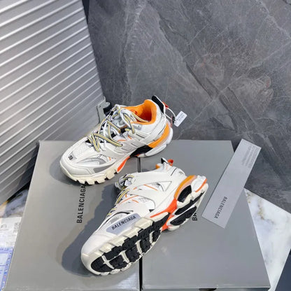 B - SNEAKERS