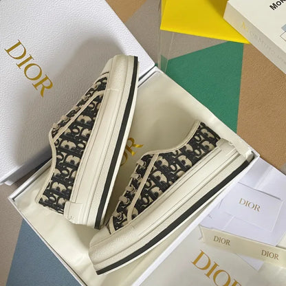 D - SNEAKERS