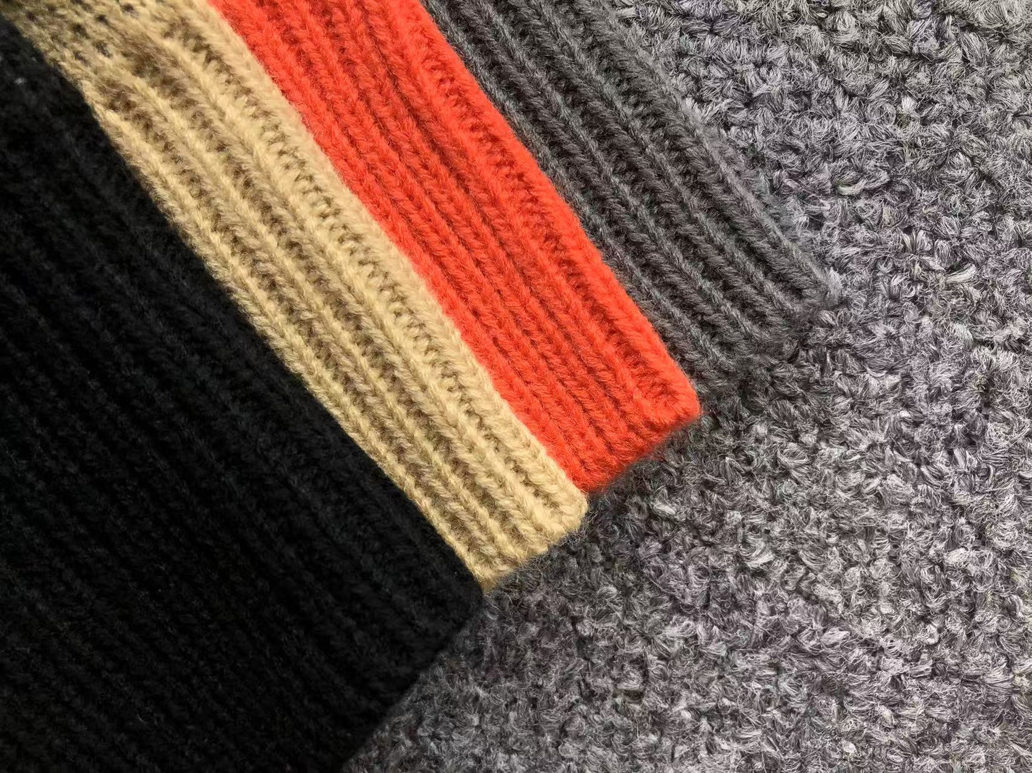 W - SWEATER