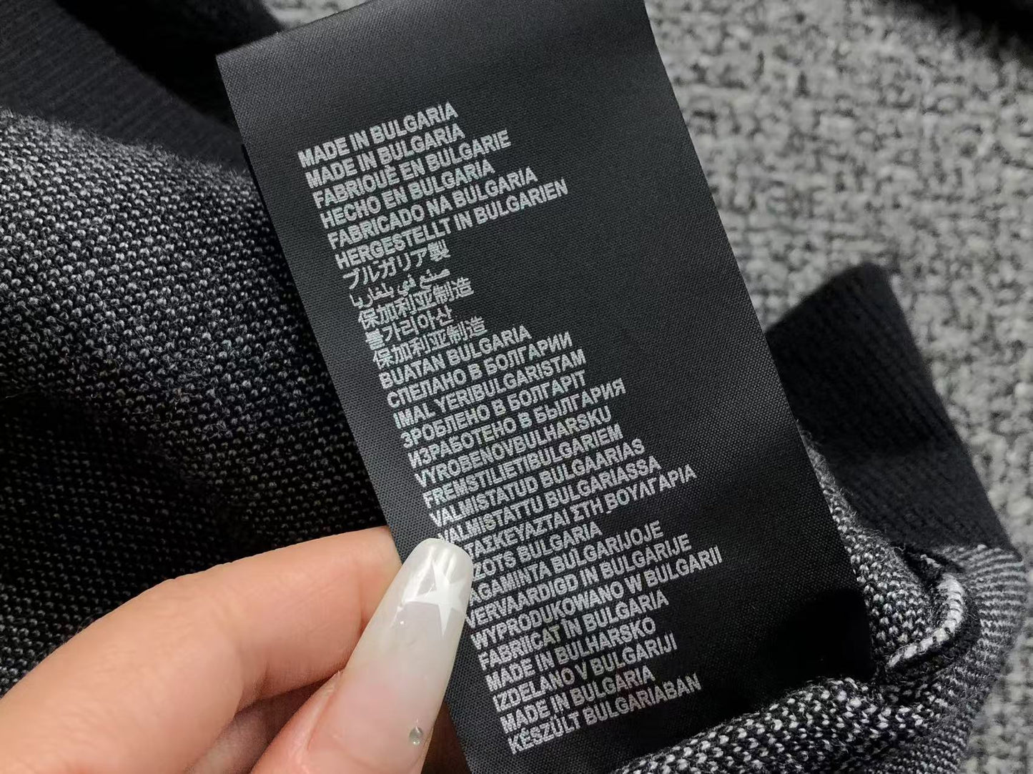 P - SWEATER