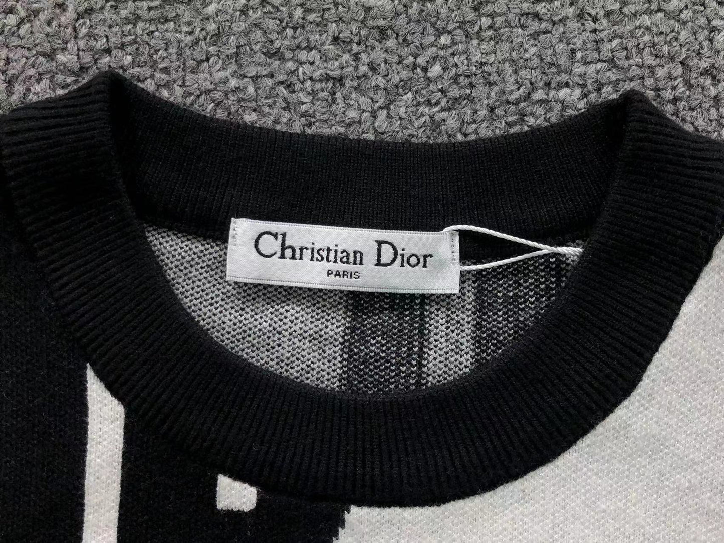 D - SWEATER