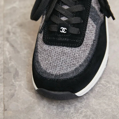 C - SNEAKERS