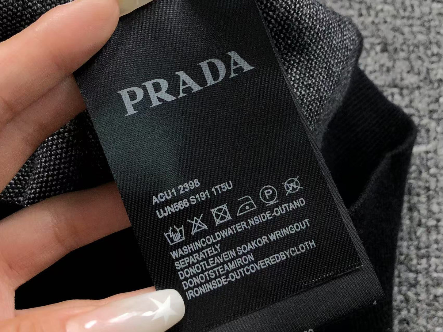 P - SWEATER