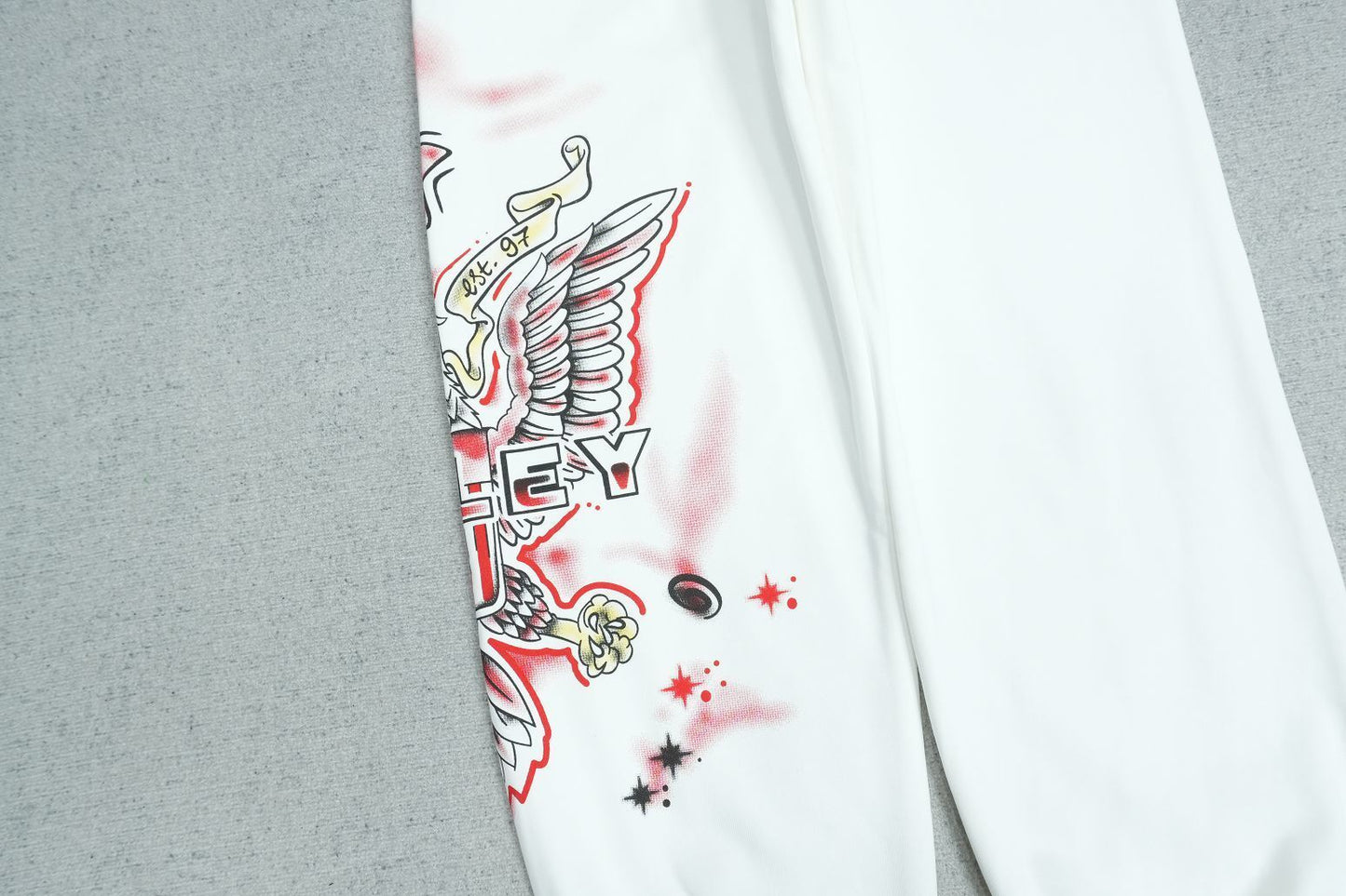V - SWEATPANTS