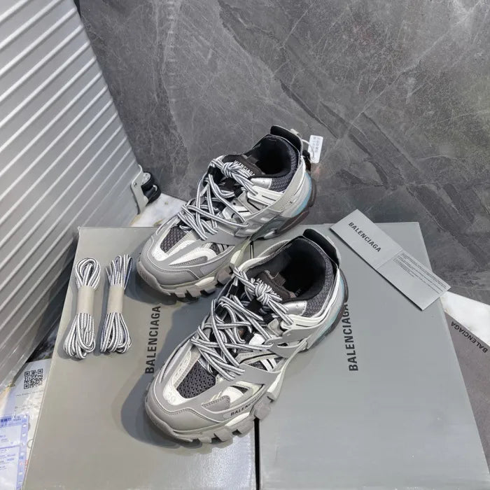 B - SNEAKERS