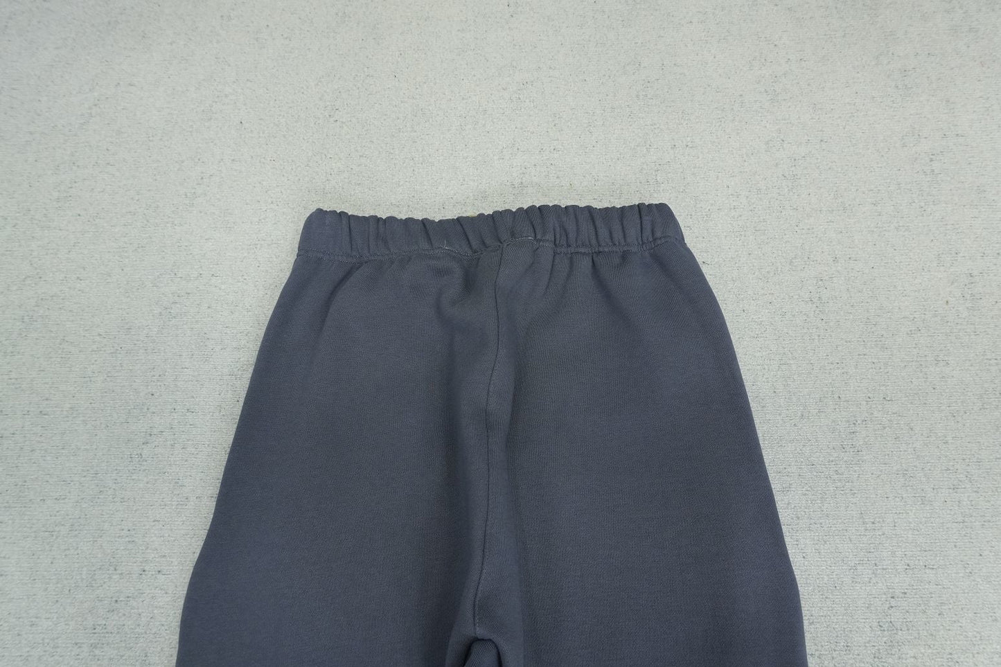 F - SWEATPANTS