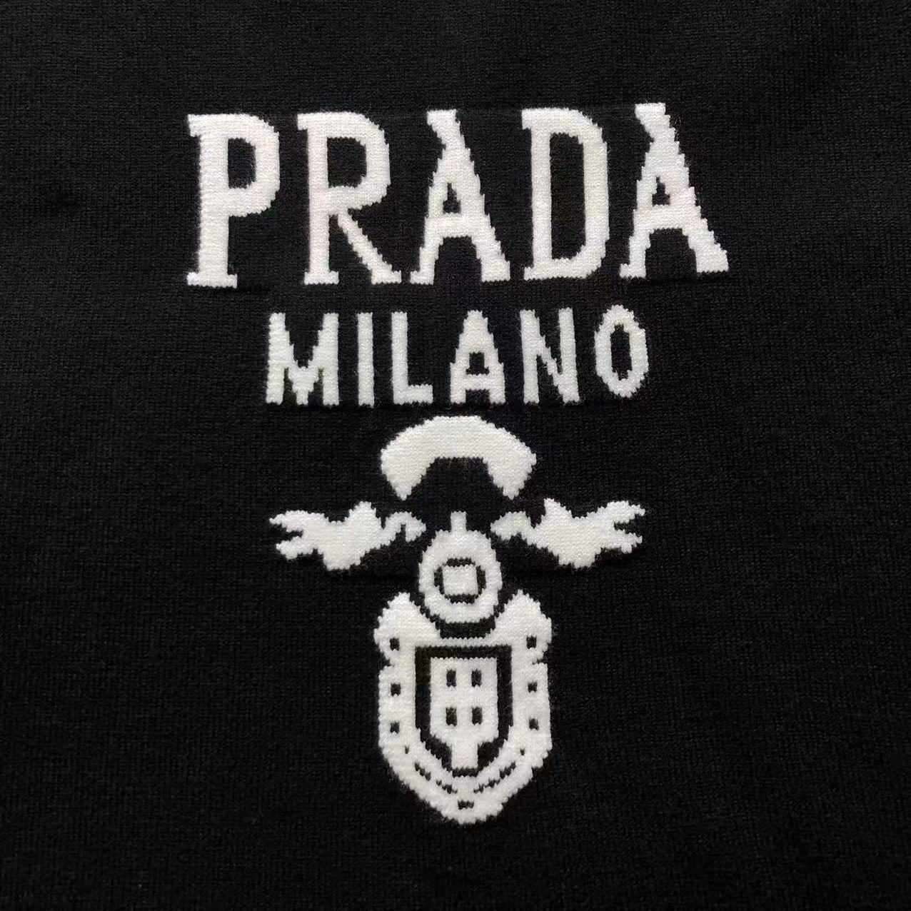 P - SWEATER