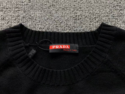 P - SWEATER