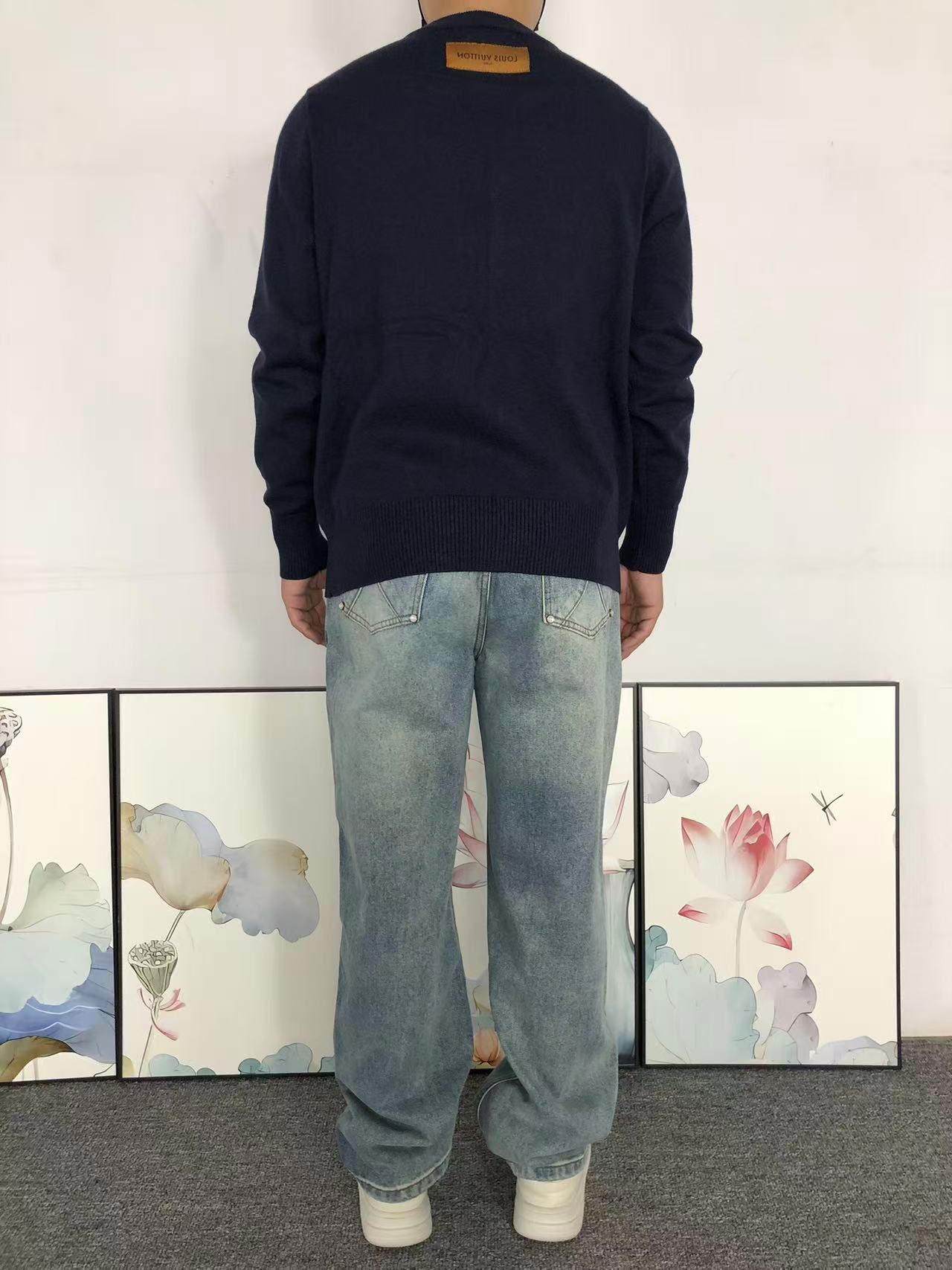 L - SWEATER