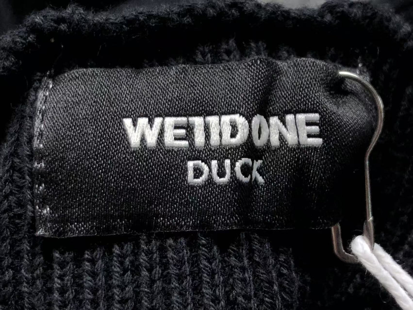W - SWEATER
