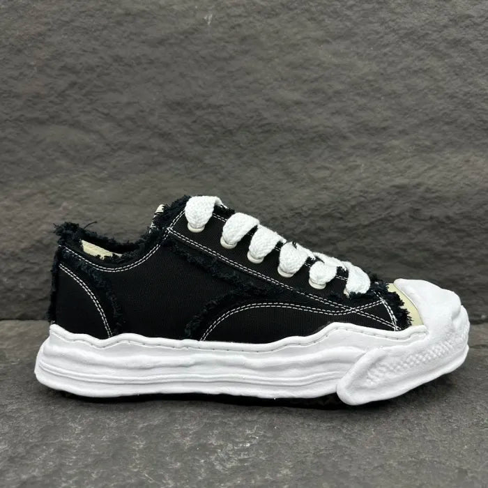 A - SNEAKERS