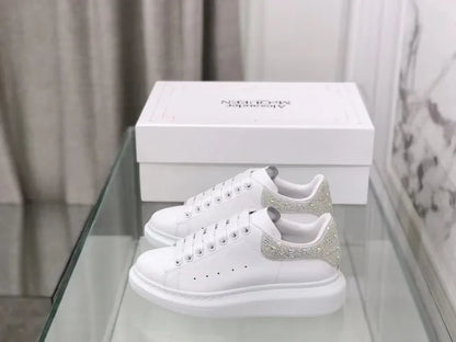A - SNEAKERS