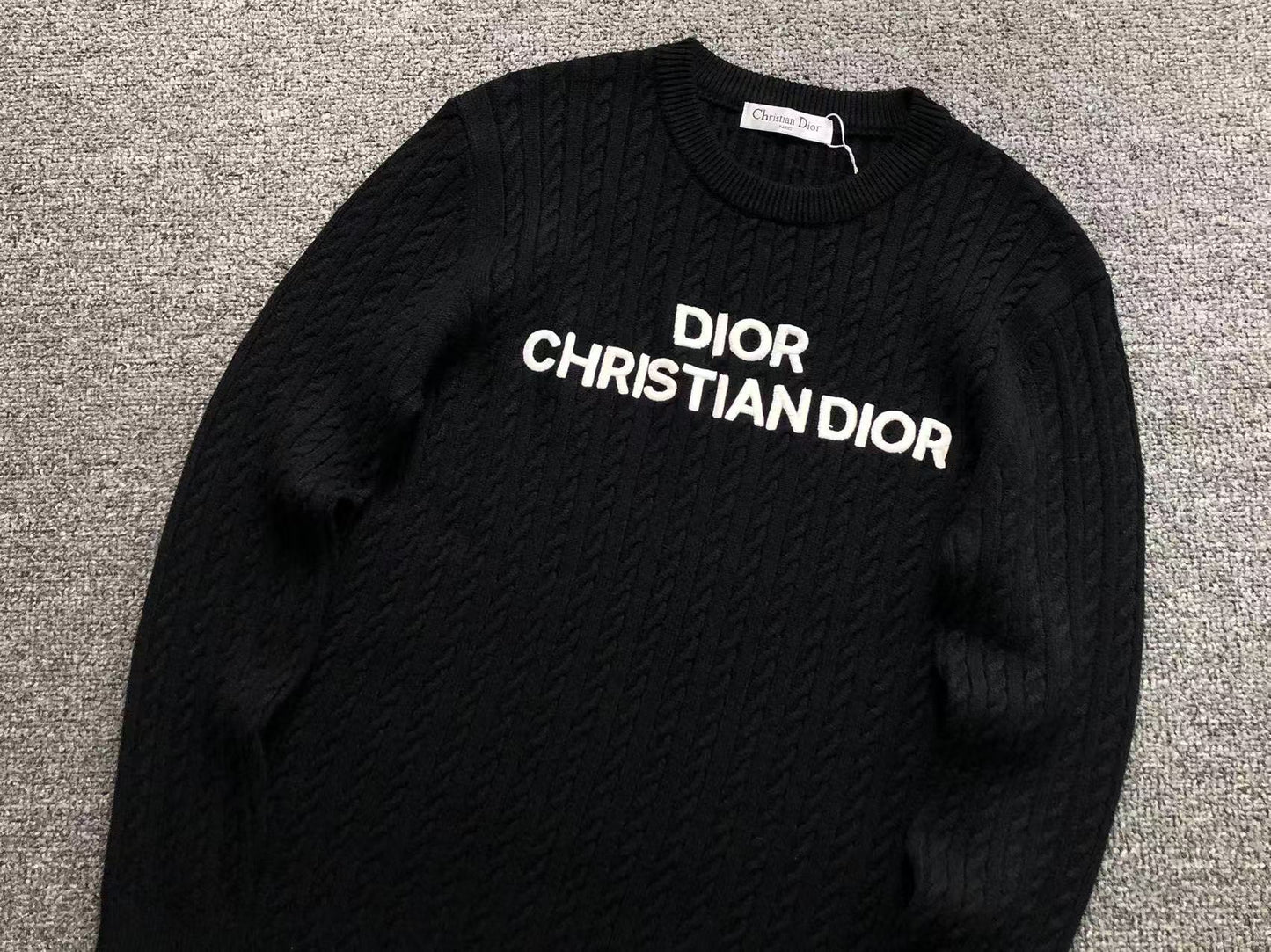 D - SWEATER