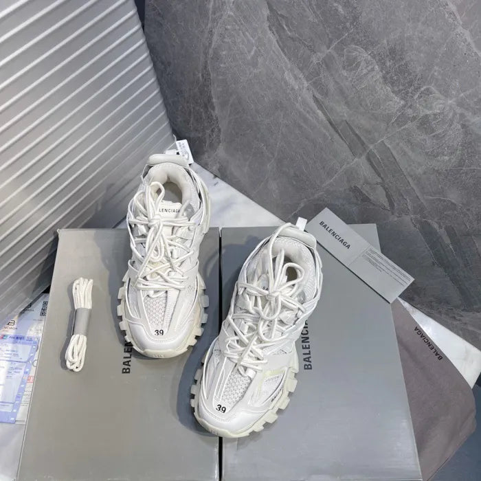 B - SNEAKERS