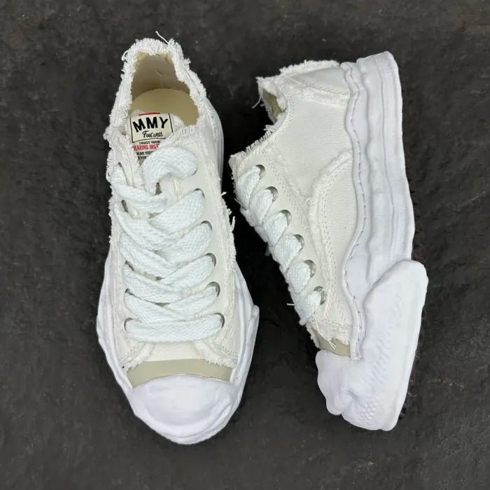 A - SNEAKERS