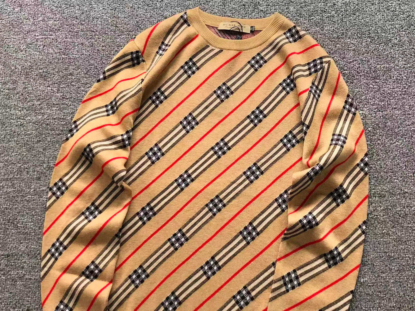 B - SWEATER