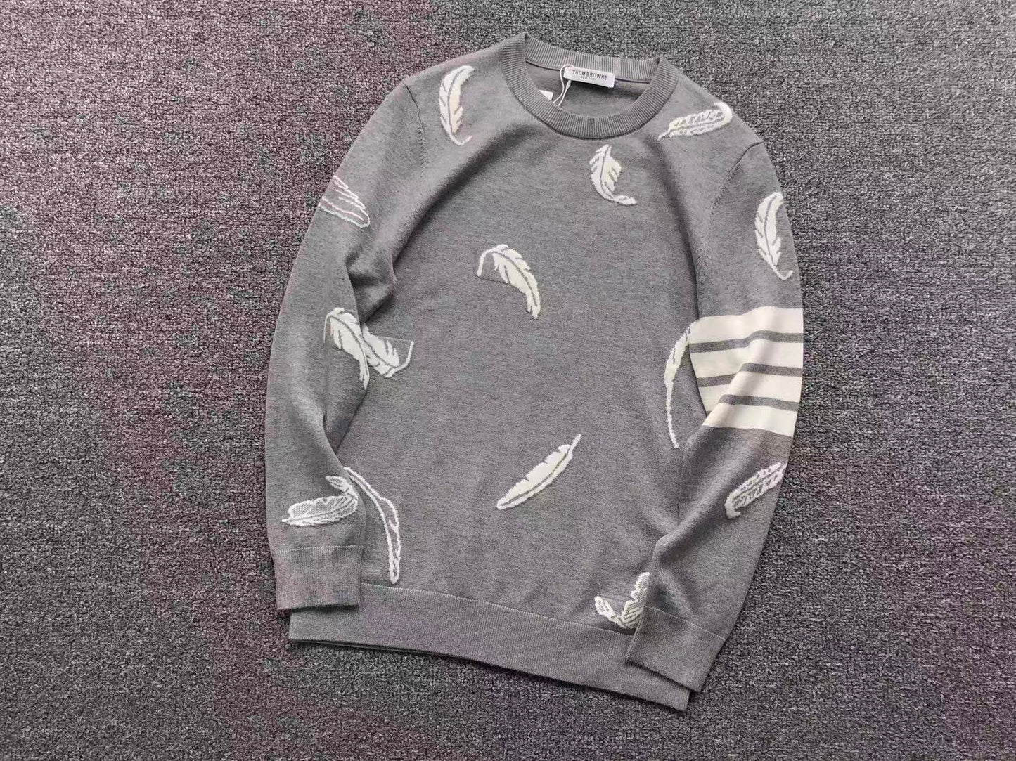T - SWEATER