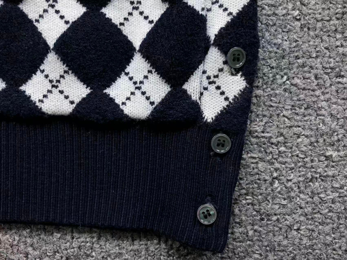 T - SWEATER