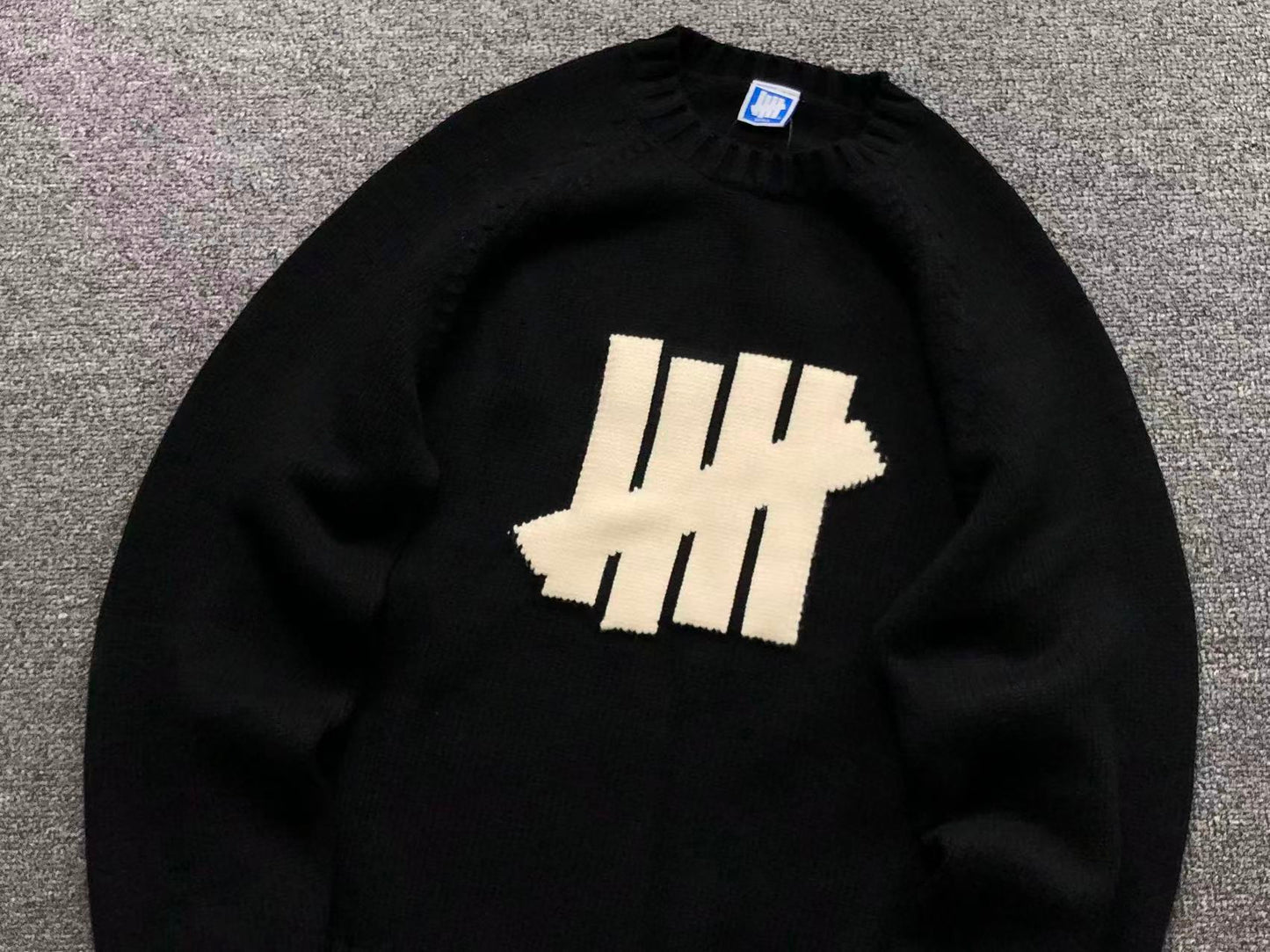 U - SWEATER
