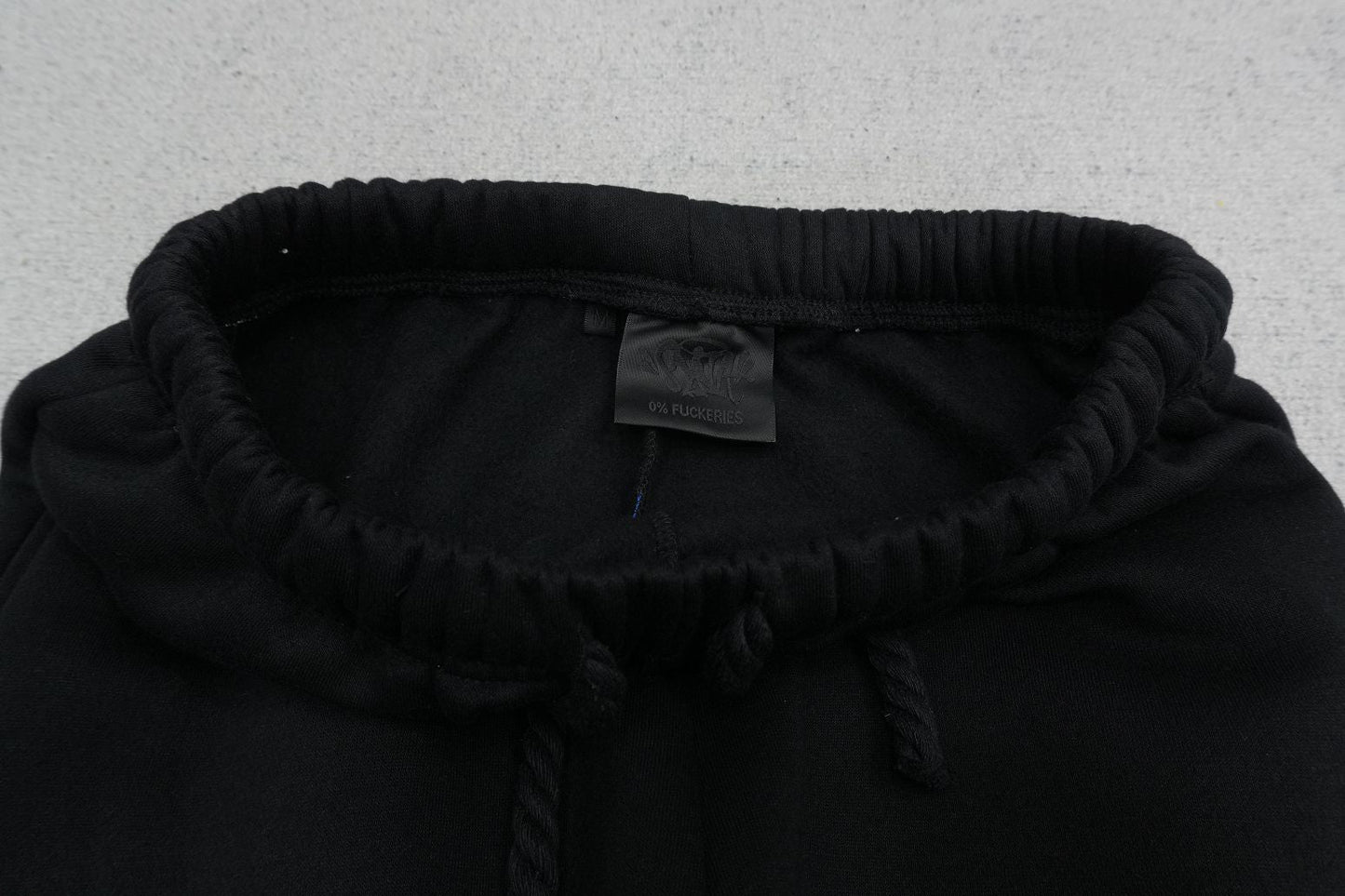 S - SWEATPANTS