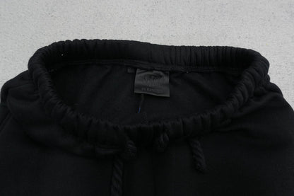 S - SWEATPANTS