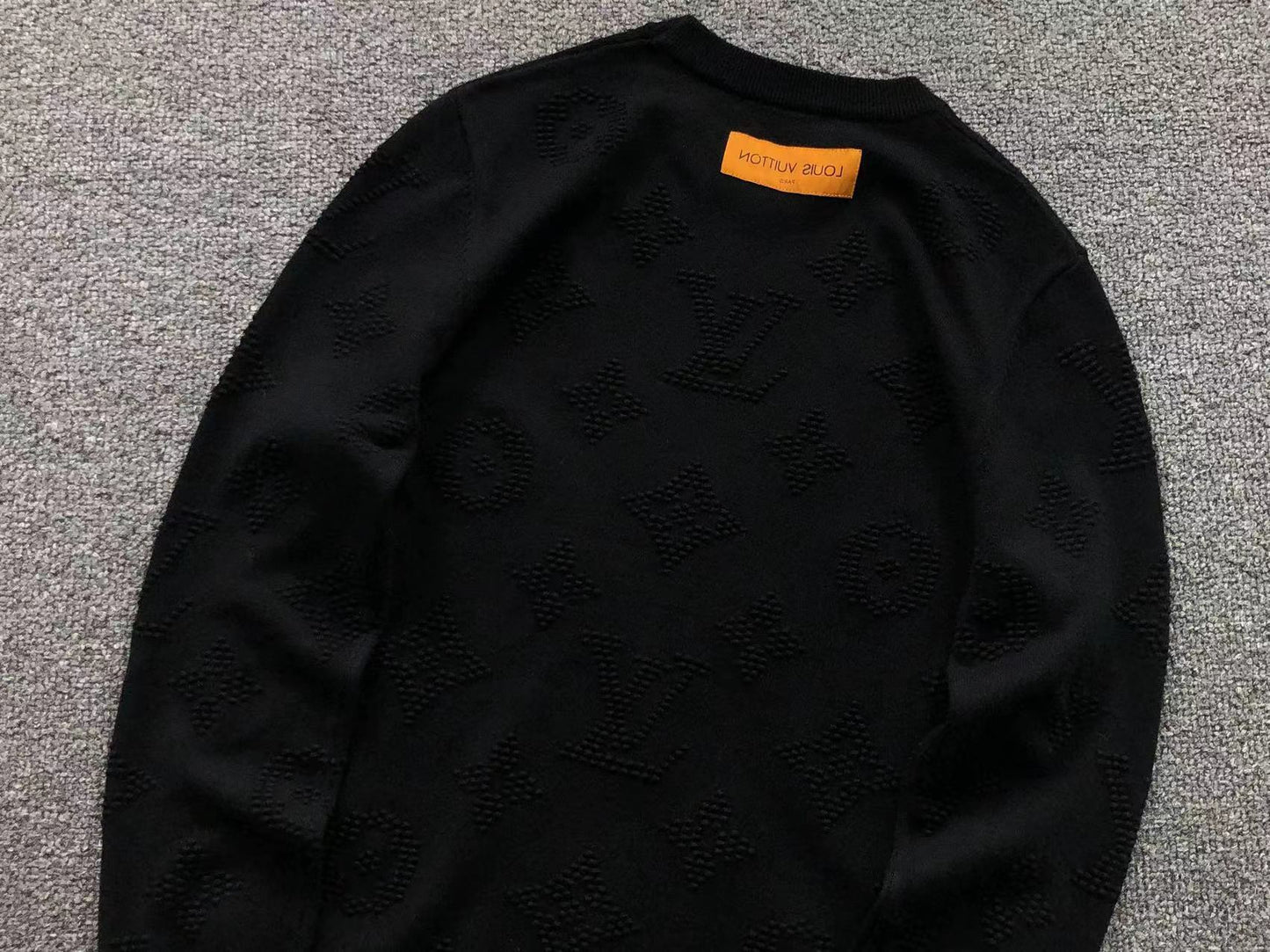 L - SWEATER