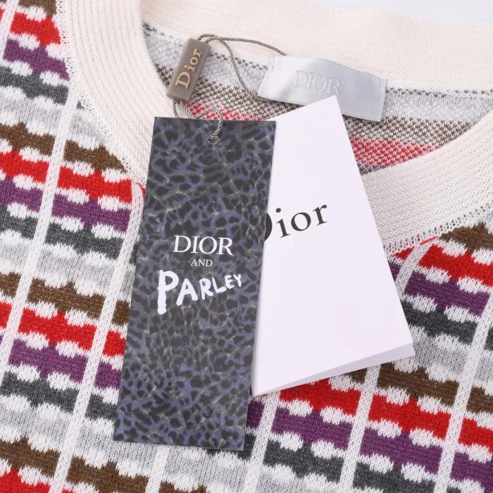D - SWEATER