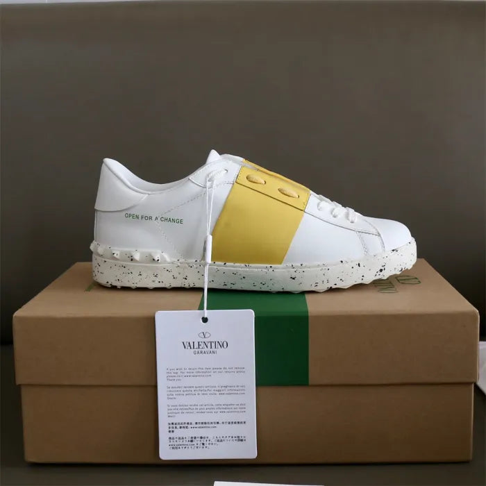 V - SNEAKERS