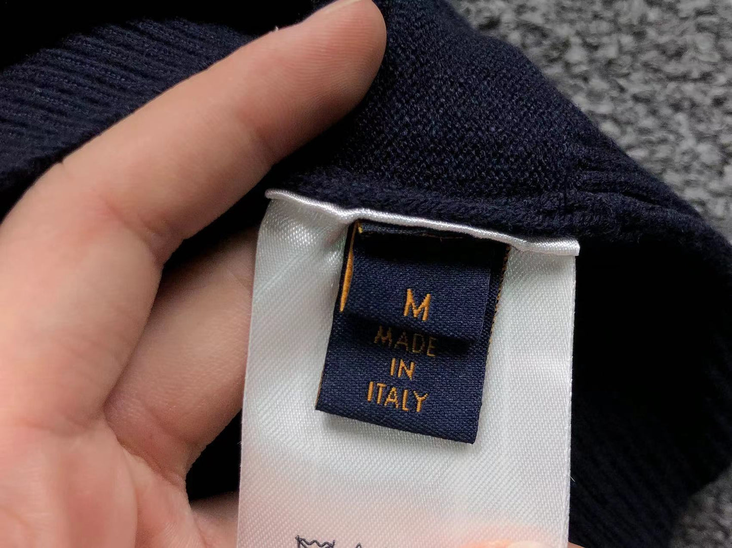 L - SWEATER