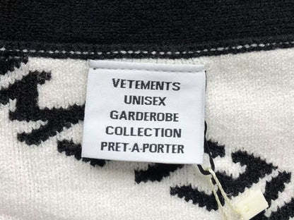 V - SWEATER