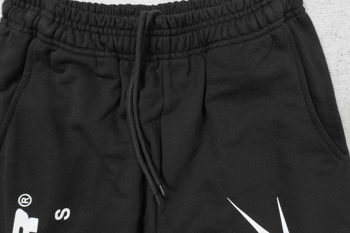 H - SWEATPANTS