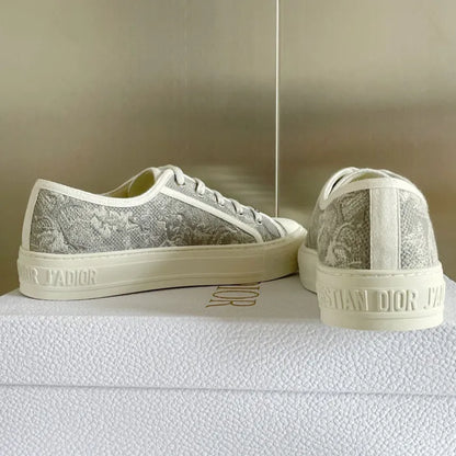 D - SNEAKERS