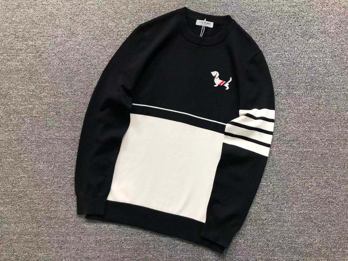 T - SWEATER