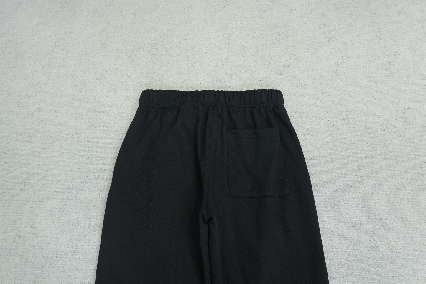 B - SWEATPANTS